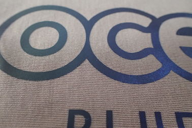 Labels adaptés aux besoins du client de transfert de chaleur de forme pour le polo, vêtements de sports