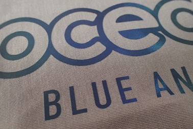 Labels adaptés aux besoins du client de transfert de chaleur de forme pour le polo, vêtements de sports