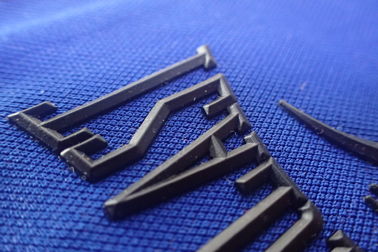 corrections de transfert de chaleur du logo 3D pour la couleur durable lavable de Pantone d'habillement