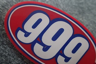 Cousez - sur des corrections de logo de silicone de l'impression d'écran OEKO