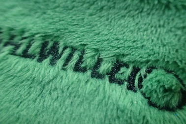 La coutume verte de rectangle a brodé des corrections sur le tissu de velours pour le bagage