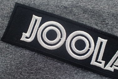 Insigne brodé par polyester de coupe de la chaleur