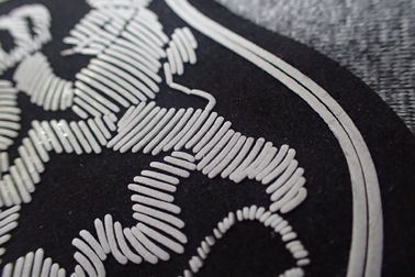 Corrections en caoutchouc de mousse de logo de Microfiber d'habillement