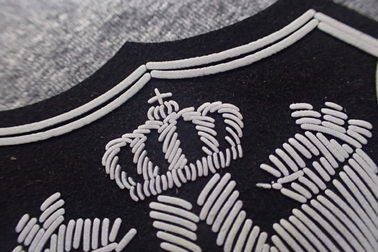 Corrections en caoutchouc de mousse de logo de Microfiber d'habillement