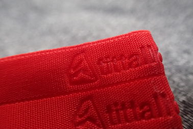 Bande tissée par vêtements de sport de relief par rouge
