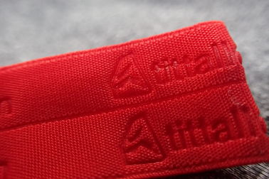 Bande tissée par vêtements de sport de relief par rouge