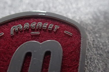 Corrections faites main de logo de feutre de chaussures d'impression d'écran de silicium