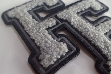 Serviette 100% coudre les corrections brodées faites sur commande de Chenille