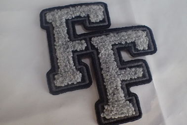 Serviette 100% coudre les corrections brodées faites sur commande de Chenille