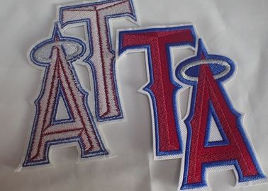 Le textile cousent sur les corrections brodées faites sur commande tissées d'habillement