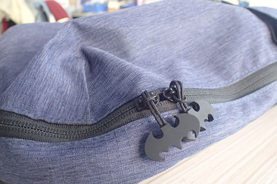 Extracteur en caoutchouc matériel mol de tirette pour des sacs à dos de sacs à main