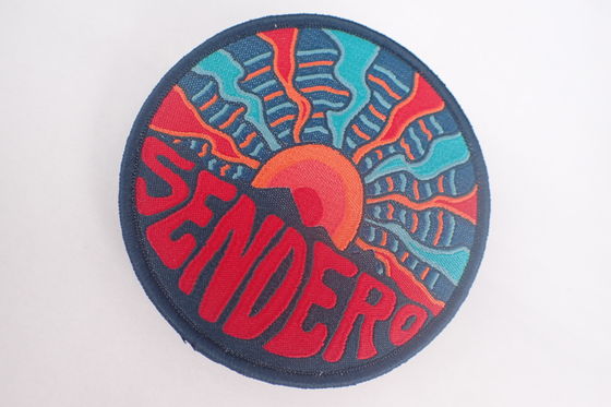 Fer fait sur commande de broderie d'insigne de presse de la chaleur sur l'Applique de correction pour l'habillement