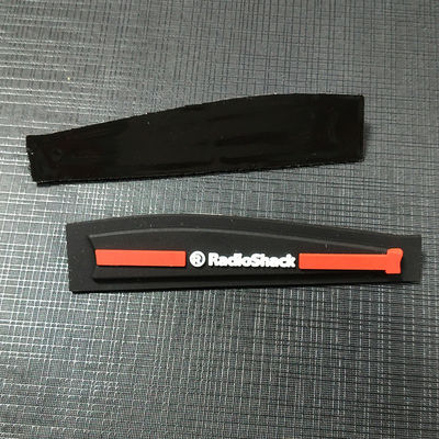 Concevez le vêtement en fonction du client du T-shirt 3D Logo Plastic Silicone Badge For d'étiquettes d'habillement