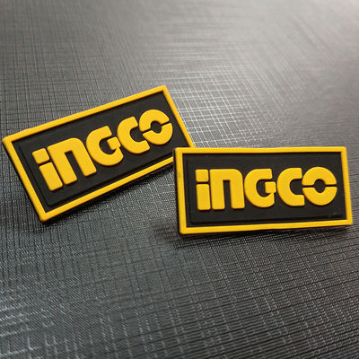 Le PVC de l'habillement 3D d'OEM raccorde le logo fait sur commande accrochant de label de vêtement d'étiquettes de pull molletonné