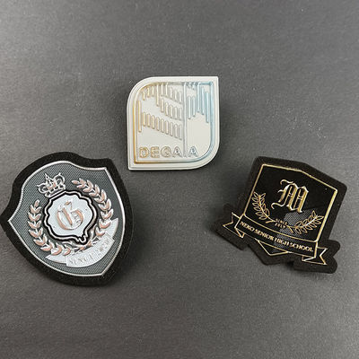 les corrections 3D cousent des accessoires marquent les insignes imprimés de TPU sur l'habillement