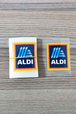 Les labels de Tagless d'autocollants de service d'impression de transfert de chaleur de T-shirt conçoivent le logo en fonction du client