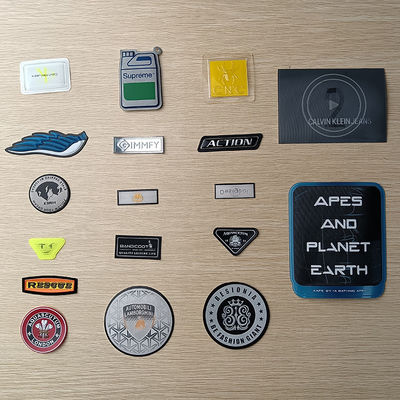 Le fer sur les insignes 3D a gravé la marque en refief Logo Soft que TPU raccorde pour l'habillement