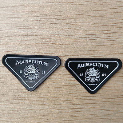 les insignes épais du logo TPU de nom de 3mm 3D Debossed raccorde des labels pour des sacs