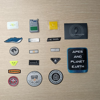 3D a gravé des insignes en refief de TPU chaleur le transfert pour le vêtement/jouets/chaussures