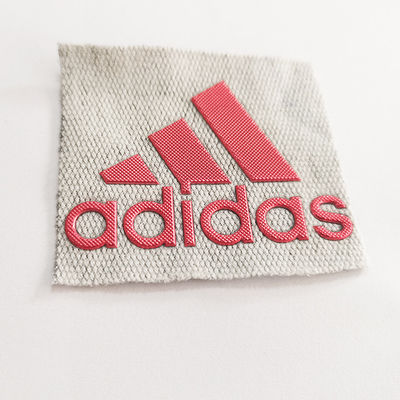 Corrections polychromes faites sur commande de transfert de chaleur du plastisol TPU 3D avec votre propre logo
