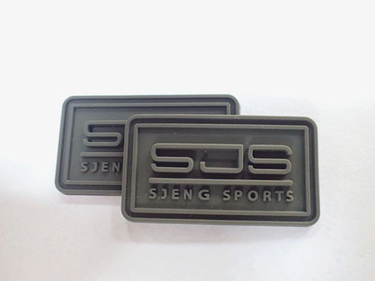 Les accessoires de vêtement ont gravé la correction en refief en caoutchouc faite sur commande de PVC de Logo Label d'habillement