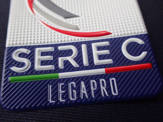 l'habillement de transfert de la chaleur 3D marque l'épaisseur différente insigne de relief fait sur commande