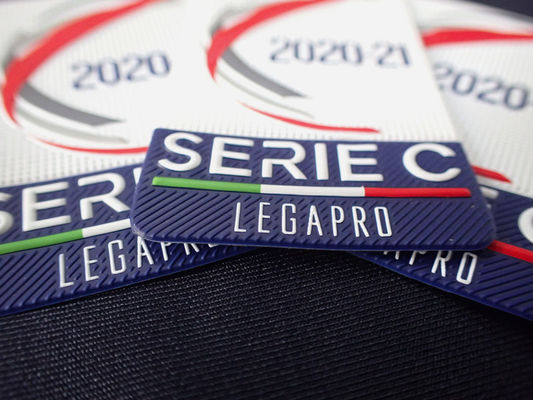 l'habillement de transfert de la chaleur 3D marque l'épaisseur différente insigne de relief fait sur commande