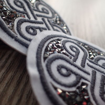 Conception d'imitation de mode de Diamond Custom Embroidered Patches With