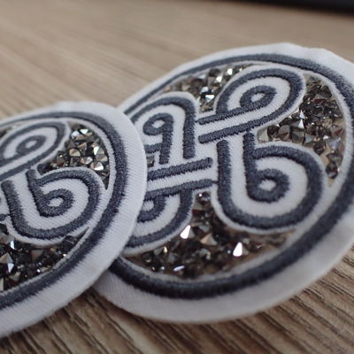 Conception d'imitation de mode de Diamond Custom Embroidered Patches With