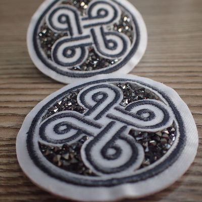 Conception d'imitation de mode de Diamond Custom Embroidered Patches With