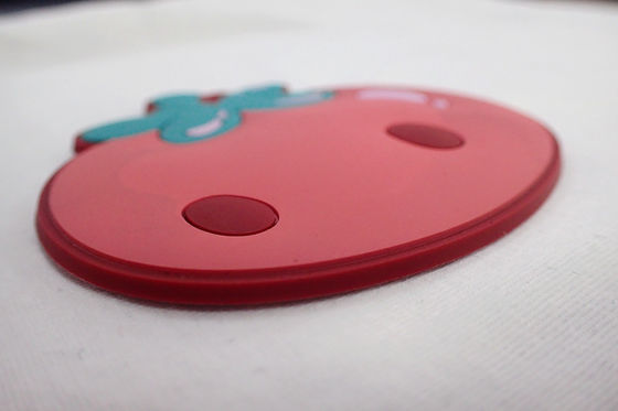 Le PVC en caoutchouc adapté aux besoins du client de 3D Logo Label a gravé les corrections en refief en caoutchouc gravées