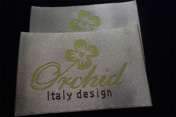 Labels d'habillement tissés par coton à haute densité adaptés aux besoins du client pour des vêtements
