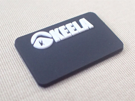 Le PVC fait sur commande de 3D Logo Rubber raccorde le label de vêtement pour l'habillement Mirco Injection