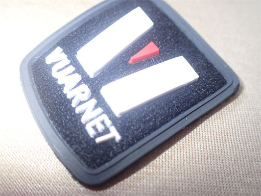 Insigne micro Logo On Fiber fait sur commande d'injection de label d'habillement d'OEM 3D