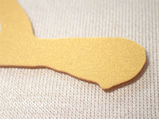 Le logo adapté aux besoins du client 3D a gravé l'écran en refief imprimant des labels de transfert de chaleur pour l'habillement