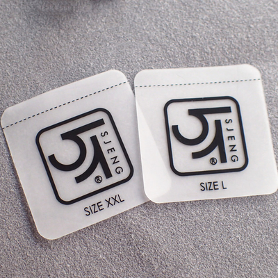 Les labels mous transparents CMYK d'habillement de TPU colore lavable pour des vêtements de bain