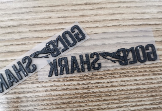 Adapté aux besoins du client imprimant des labels de transfert de chaleur du silicone 3D pour l'habillement