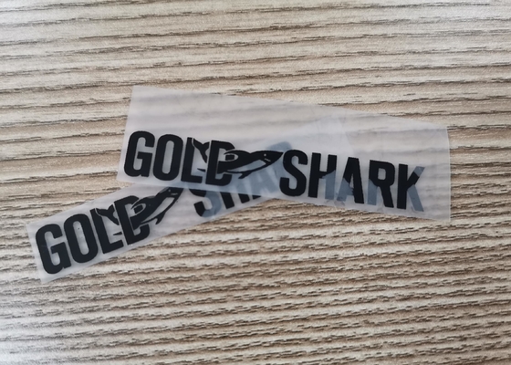Adapté aux besoins du client imprimant des labels de transfert de chaleur du silicone 3D pour l'habillement