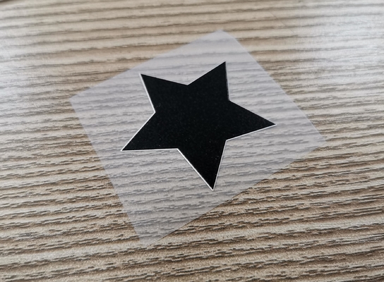 Habillement 3D imprimant le transfert de chaleur de silicone de labels avec des techniques gravantes en refief
