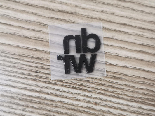 Le transfert de chaleur d'habillement marque l'impression du silicone 3D avec la couleur de Pantone