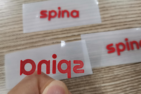 Matériel en caoutchouc adapté aux besoins du client par vêtement de plastique silicone de label du transfert 3D