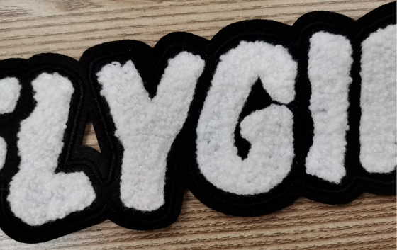 Labels adaptés aux besoins du client de transfert de chaleur de correction de broderie de serviette de conception pour des vêtements