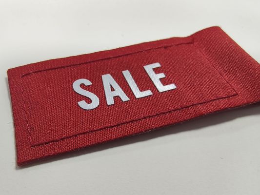 Étiquettes de vente d'encre personnalisées Patchs de vêtements Impression à écran Logo Étiquette tissée