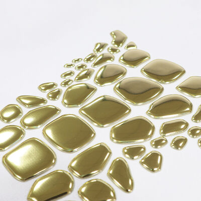 Étiquette de transfert de chaleur en or métallique TPU personnalisée par usine - Emblème de forme irrégulière pour vêtements de luxe et vêtements de mode