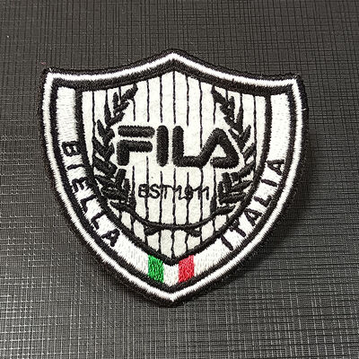 Patch brodé 3D personnalisé en usine Couleur personnalisée Lavable et durable pour vêtement