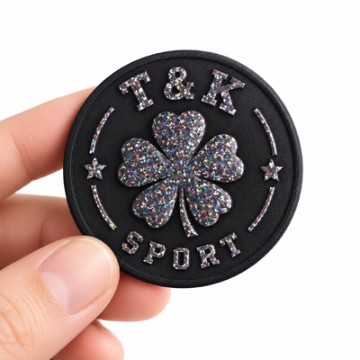 Badges de sport personnalisés en PVC pailleté avec détails en relief pour vestes, sacs et tenues d'équipe