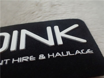 Double - colorez les corrections en caoutchouc de logo du silicone 3D Microfiber noir que mou a plantées