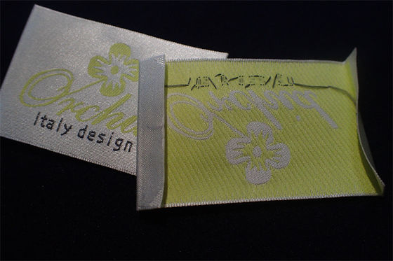 Labels d'habillement tissés par coton à haute densité adaptés aux besoins du client pour des vêtements
