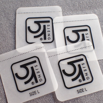 Les labels mous transparents CMYK d'habillement de TPU colore lavable pour des vêtements de bain
